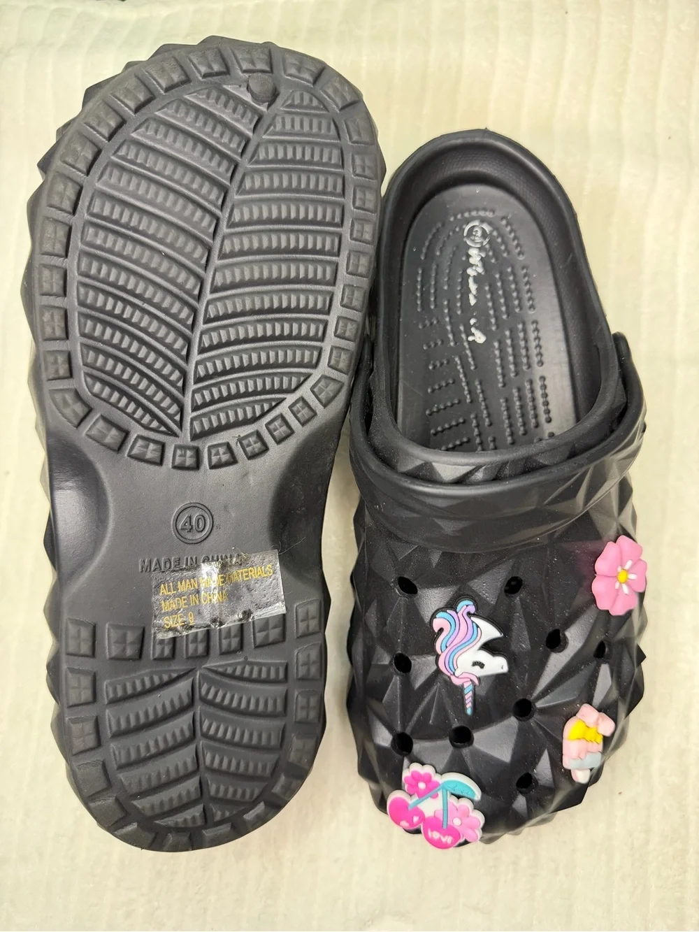Crocs Black Textured Clog Sandals with Charms - Size 40 / US 9